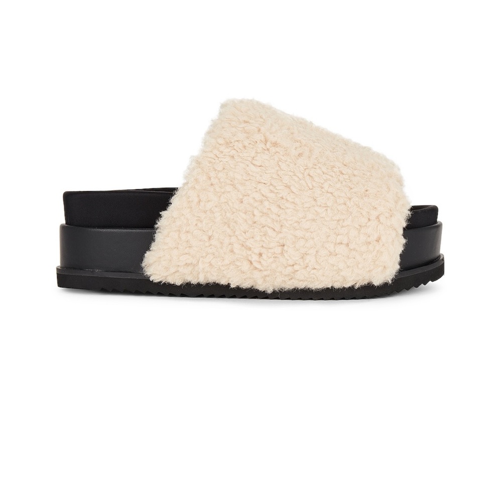 Roam fuzzy platform slide in nude. Sold out on Revolve. Only worn once.